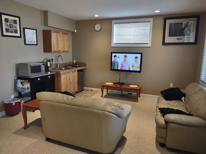 Apartment Spacious One Bedroom Walkout Basement Suite Calgary